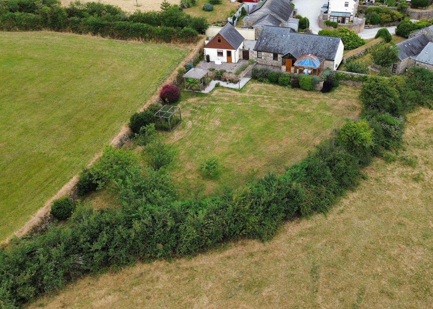 3 bed property in Trebarveth, Truro